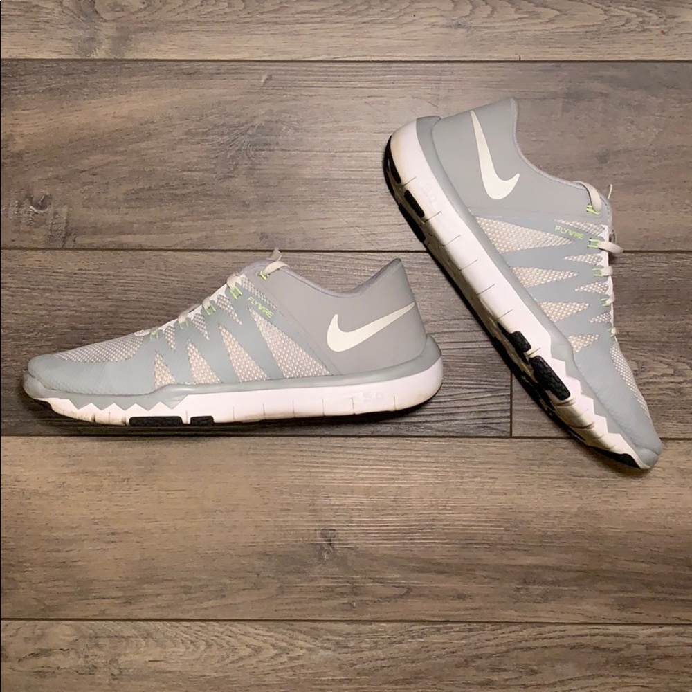 Nike Men’s Free 5.0 TR Flywire Athletic Shoe